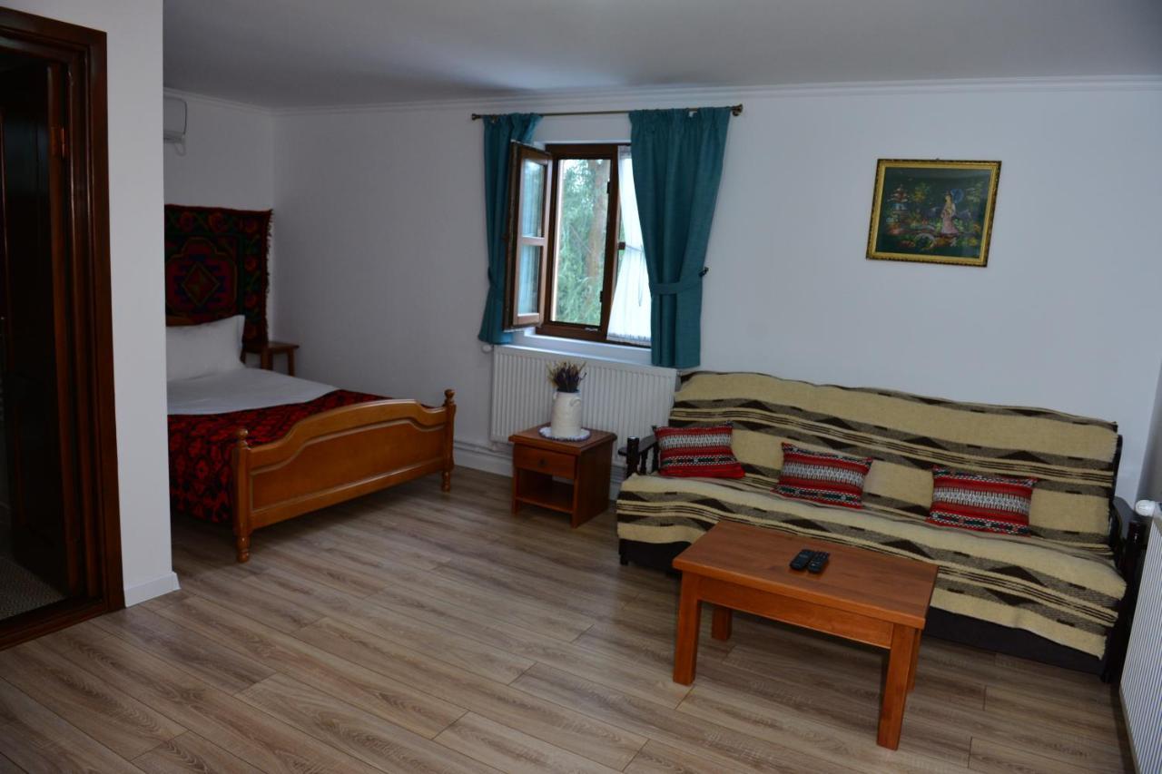 Uzlina Dumbrava酒店 外观 照片