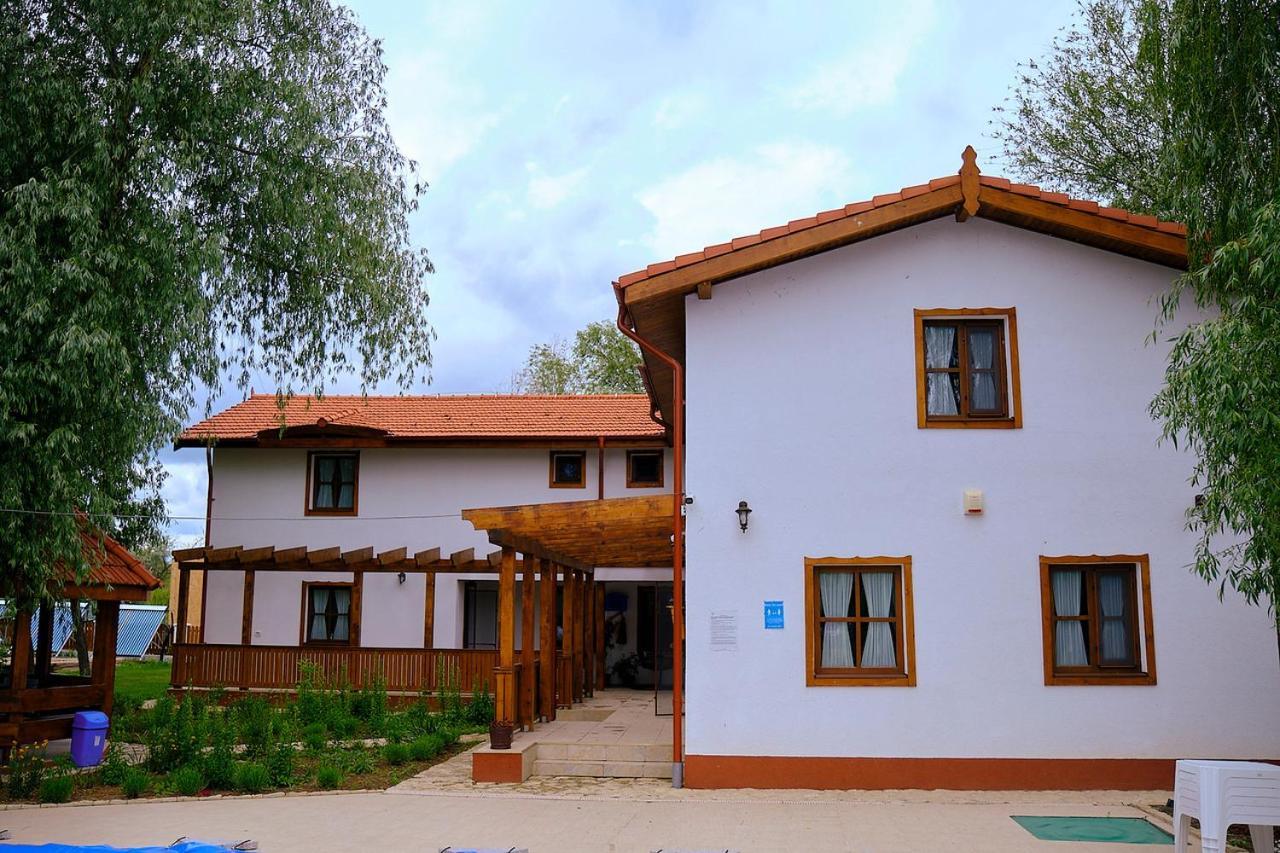 Uzlina Dumbrava酒店 外观 照片