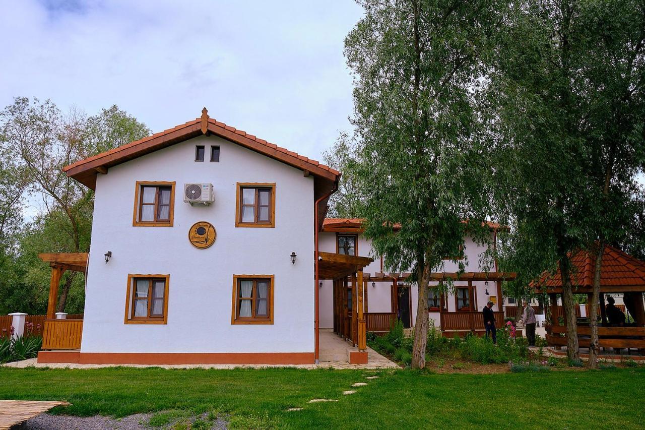 Uzlina Dumbrava酒店 外观 照片